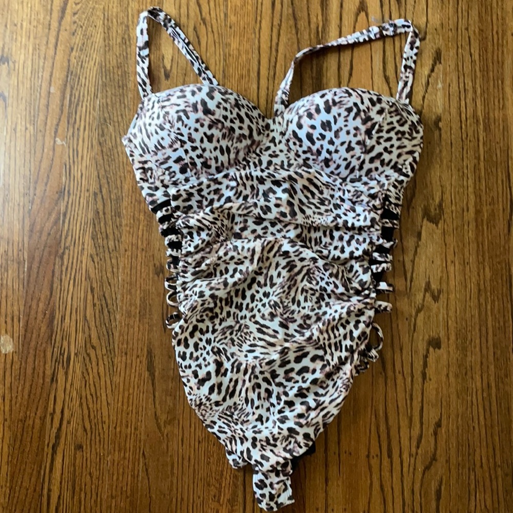 TORRID leopard lattice side one piece swimsuit, 4X.